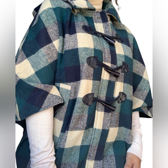 Last Kiss Plaid Toggle Cape Coat  Large - Picture 7 of 10